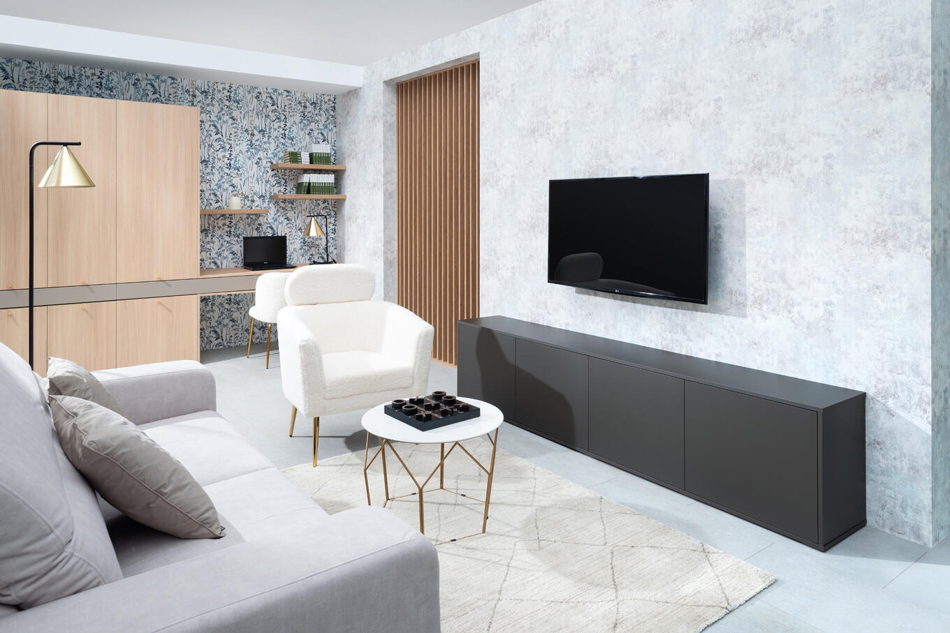 Obývacia izba Decodom s moderným TV stolíkom na mieru a štýlovým bielym kreslom.
